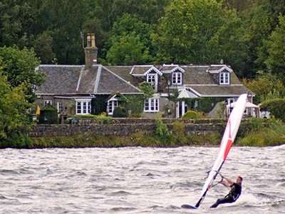 Holiday Bed and Breakfast Accommodation Overlooking Loch Lomond in Scotland