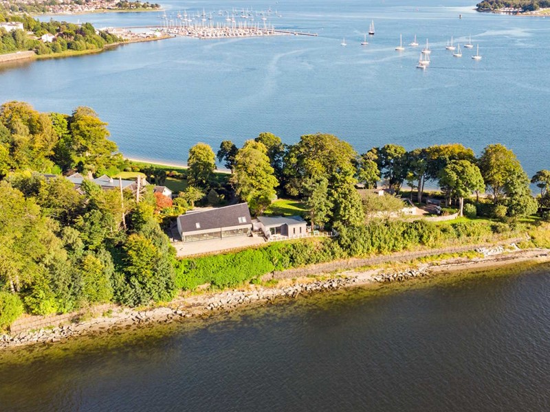 Self Catering Lodge Accommodation Overlooking Loch Lomond